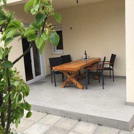 ザトンApartmant Jelaアパートメント エクステリア 写真